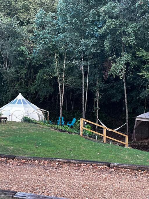The Pisces-A Stargazing, Luxury Glamping Tent Rogersville ภายนอก รูปภาพ